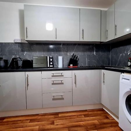 شقة 1 Bed Flat With Free Parking In E13 لندن المظهر الخارجي الصورة