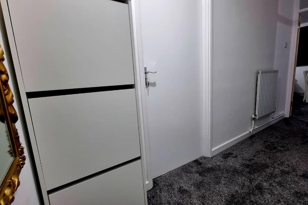 شقة 1 Bed Flat With Free Parking In E13 لندن المظهر الخارجي الصورة