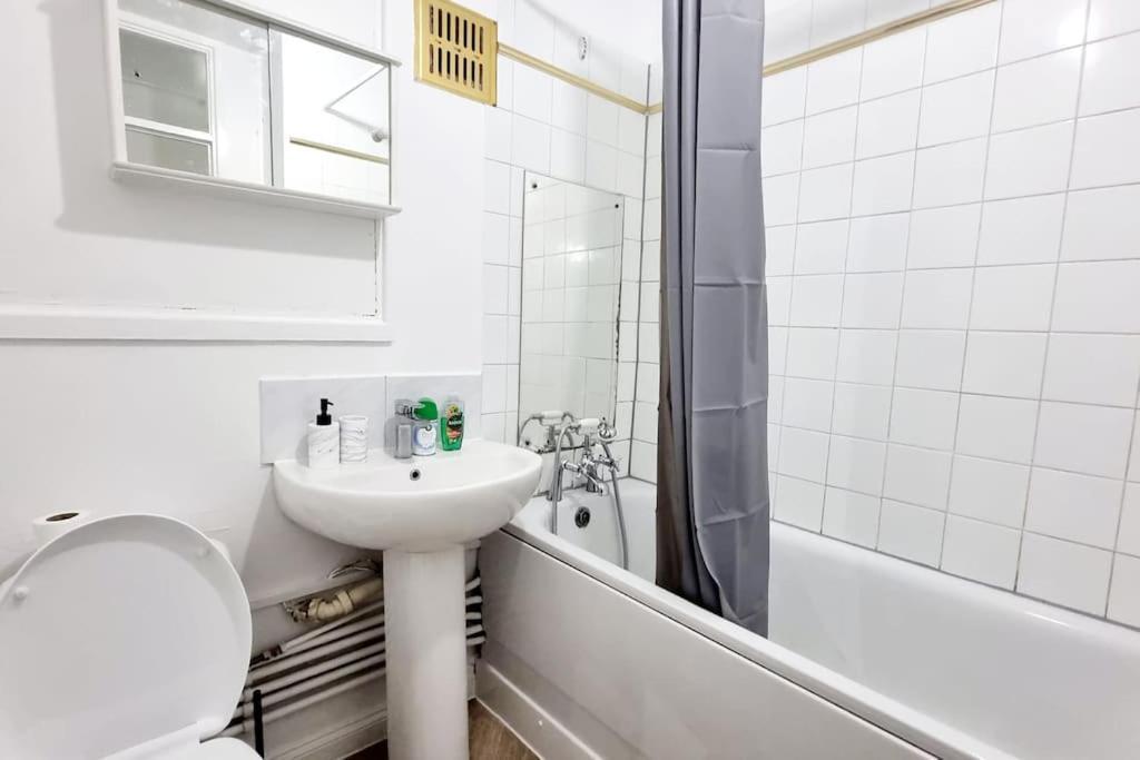 شقة 1 Bed Flat With Free Parking In E13 لندن المظهر الخارجي الصورة