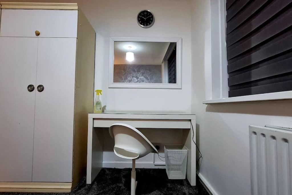شقة 1 Bed Flat With Free Parking In E13 لندن المظهر الخارجي الصورة
